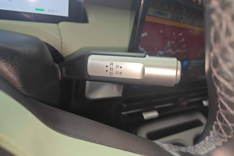 Used AION Y 2023 Plus 610 Smart Edition Ternary Lithium Gear Lever