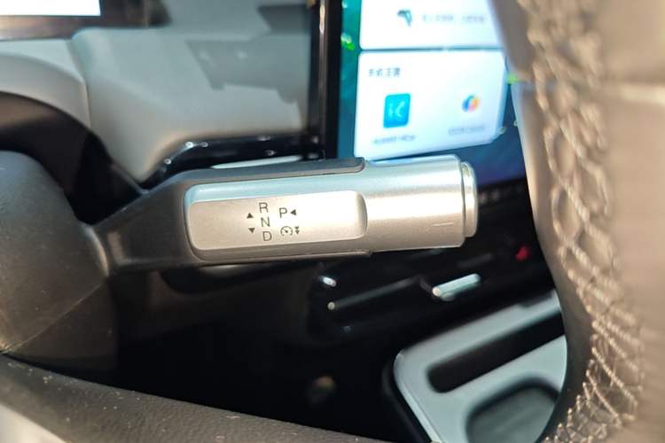 Used AION Y 2023 Plus 510 Smart Edition Gear Lever