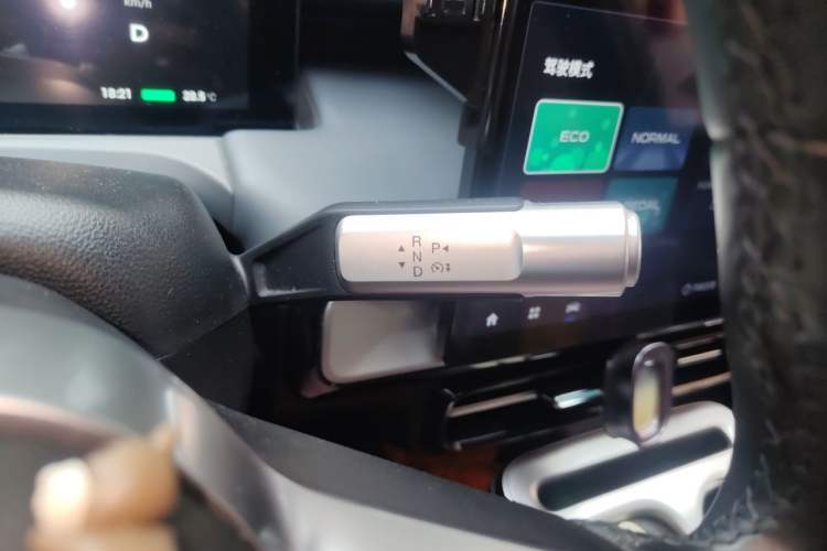 Used AION Y 2023 Plus 510 Smart Edition Gear Lever