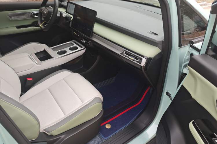 Used AION Y 2023 Plus 510 Smart Edition Interior 10