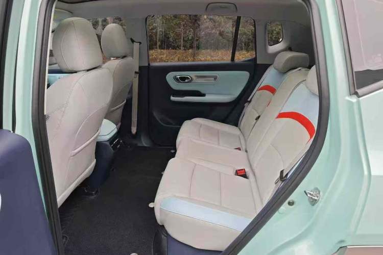 Used AION Y 2023 Younger Star Edition Interior 3