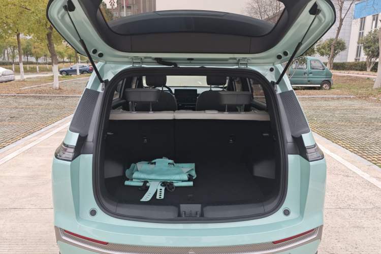 Used AION Y 2023 Plus 510 Smart Edition Interior 8