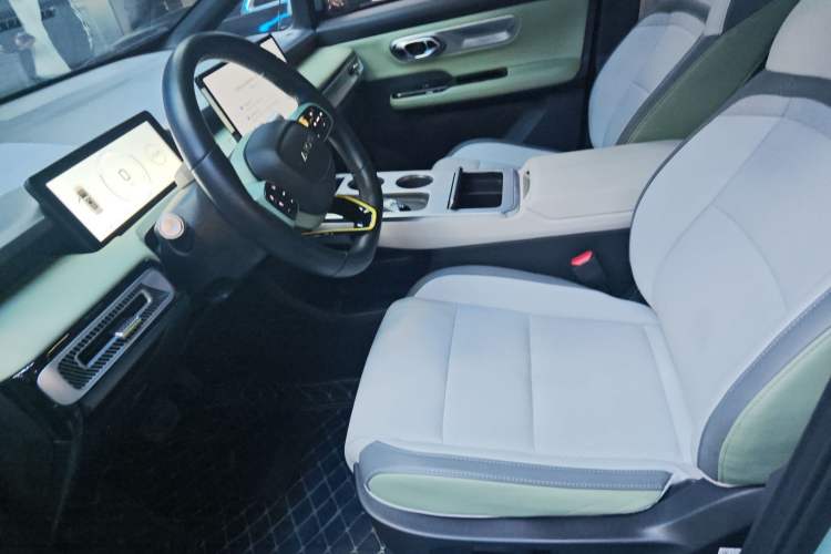 Used AION Y 2023 Plus 510 Tech Edition Left Front Seat