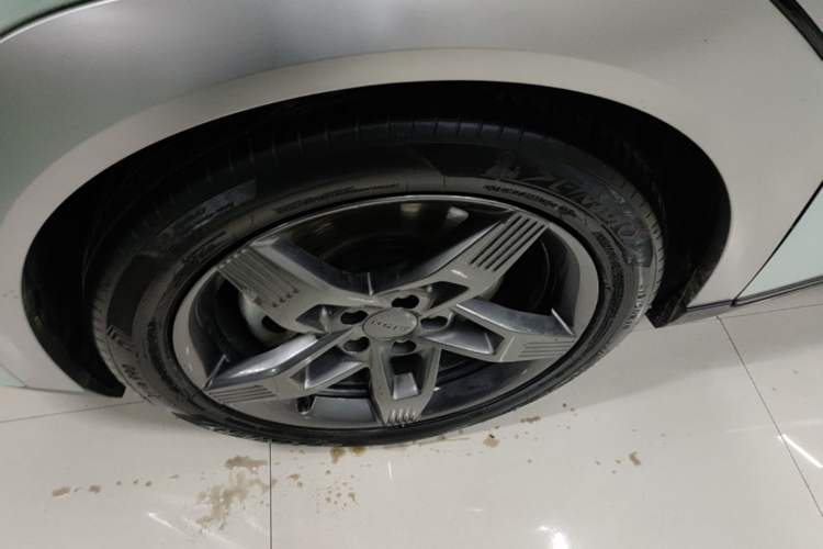 Used AION Y 2023 Plus 510 Tech Edition Left Front Wheel Hub
