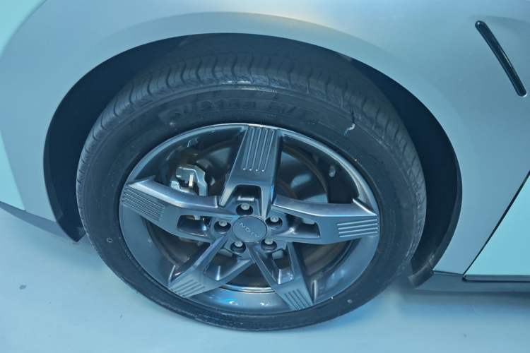 Used AION Y 2023 Plus 510 Tech Edition Left Front Wheel Hub