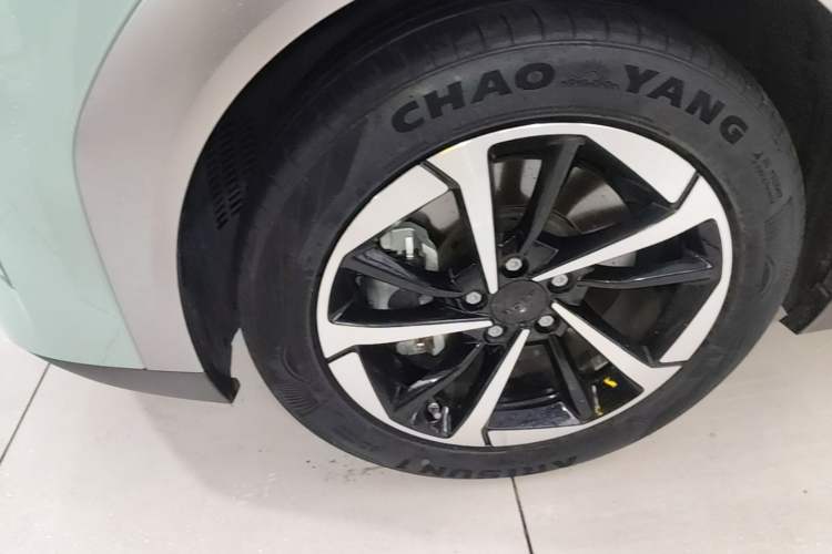 Used AION Y 2023 Plus 510 Smart Edition Left Front Wheel Hub
