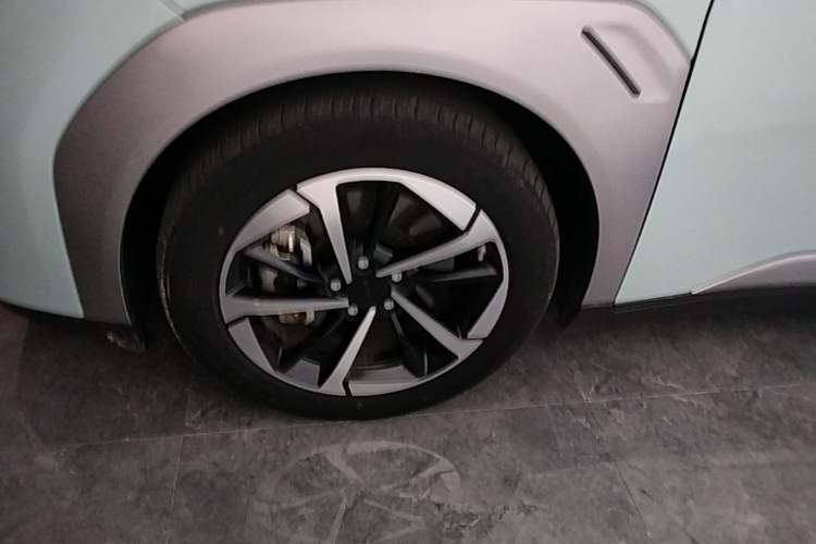 Used AION Y 2023 Plus 510 Smart Edition Left Front Wheel Hub