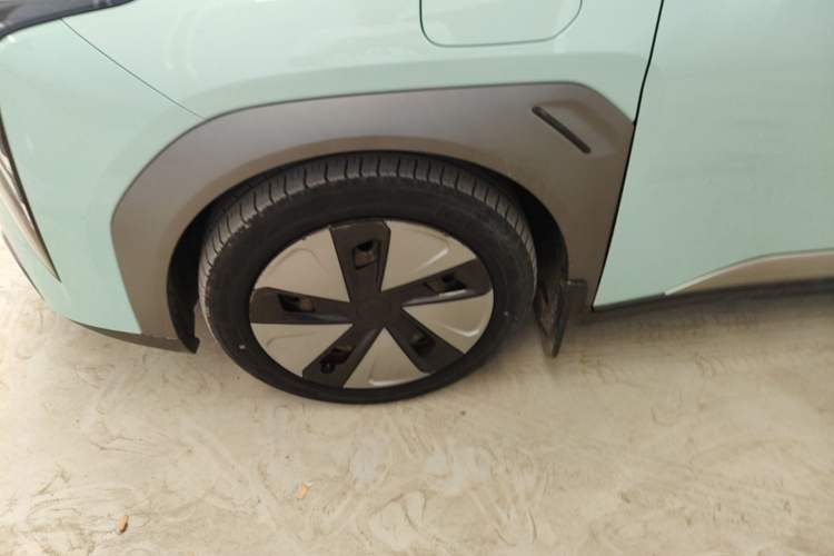Used AION Y 2023 Plus 510 Executive Edition Left Front Wheel Hub