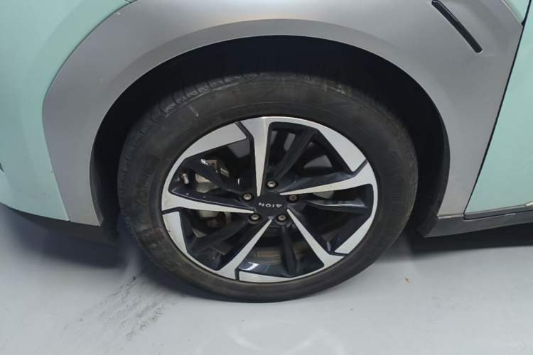 Used AION Y 2023 Plus 510 Smart Edition Left Front Wheel Hub