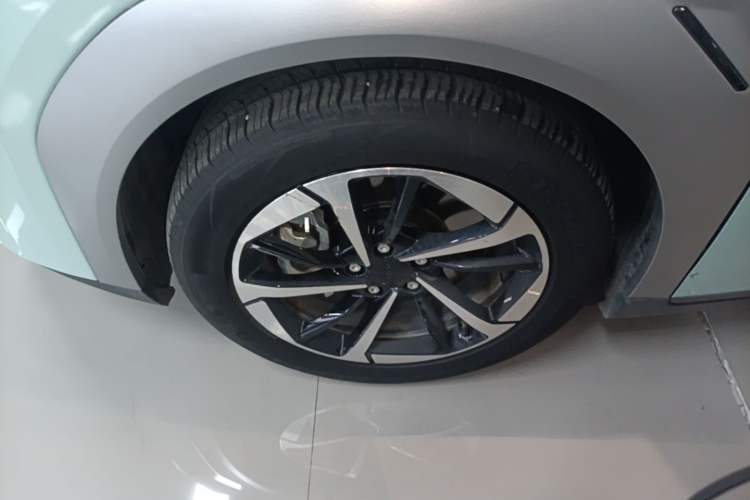 Used AION Y 2023 Younger Star Edition Left Front Wheel Hub