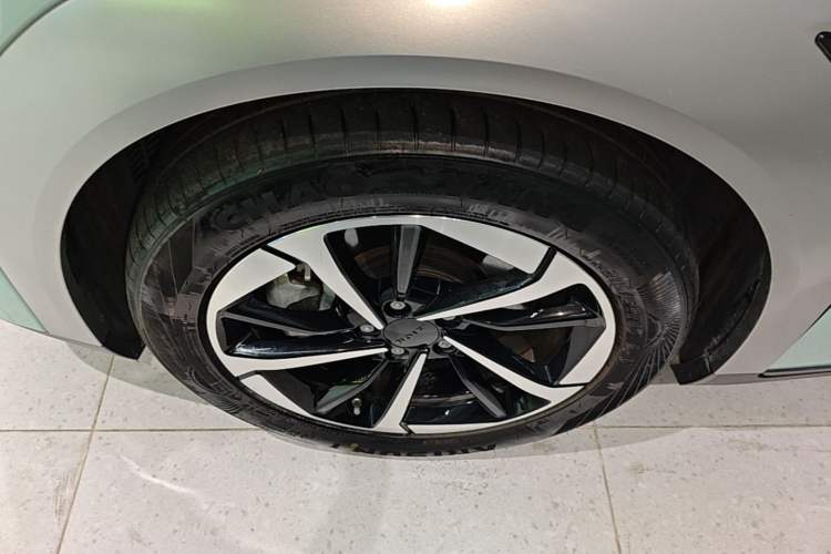 Used AION Y 2023 Plus 510 Smart Edition Left Front Wheel Hub