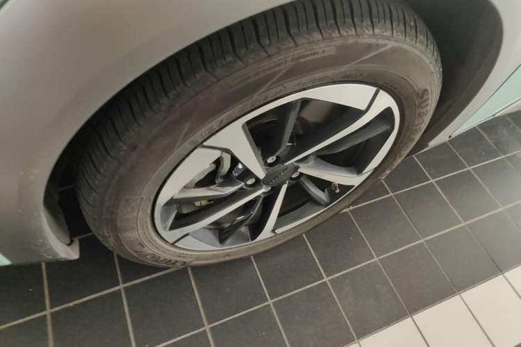 Used AION Y 2023 Plus 510 Smart Edition Left Front Wheel Hub