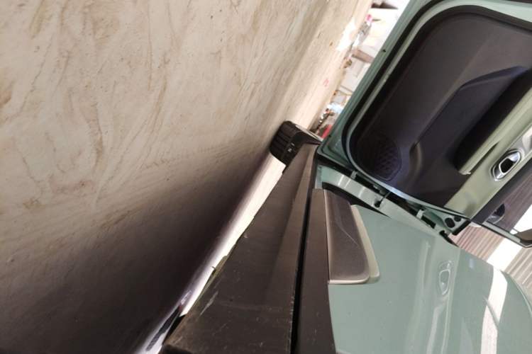 Used AION Y 2023 Plus 510 Executive Edition Left Side Sill