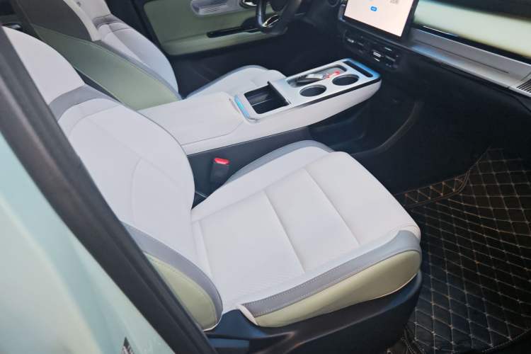 Used AION Y 2023 Plus 510 Tech Edition Right Front Seat