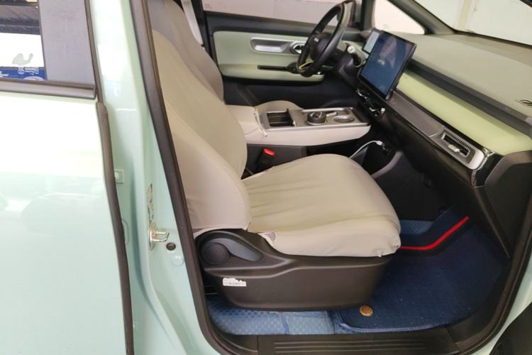 Used AION Y 2023 Plus 510 Executive Edition Right Front Seat
