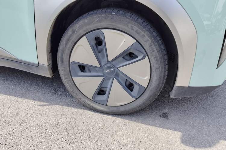 Used AION Y 2023 Plus 510 Enjoy Edition Right Front Wheel Hub