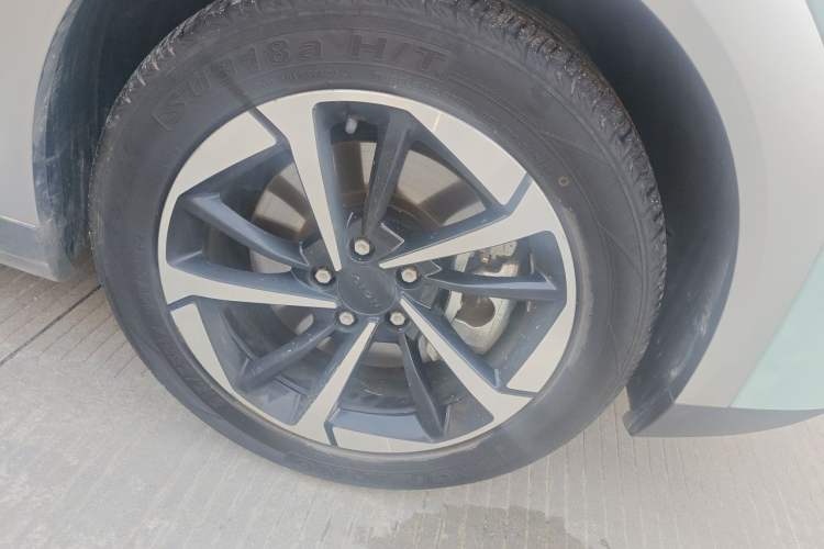 Used AION Y 2023 Plus 510 Smart Edition Right Front Wheel Hub