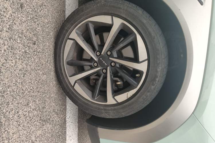 Used AION Y 2023 Plus 510 Smart Edition Right Front Wheel Hub