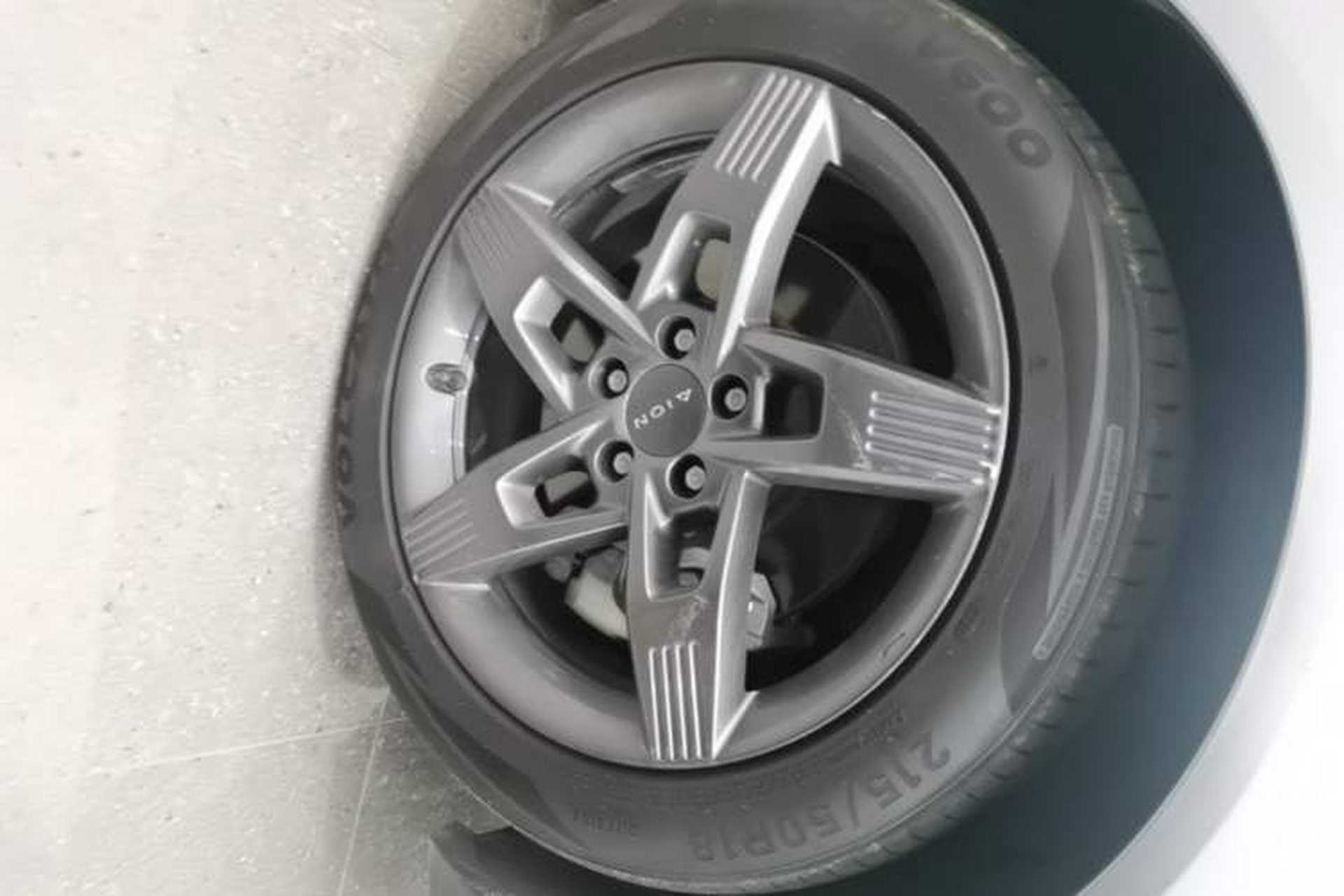 Used AION Y 2023 Plus 510 Tech Edition Right Front Wheel Hub