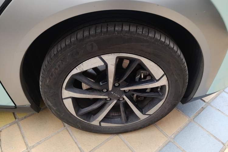 Used AION Y 2023 Plus 510 Smart Edition Right Front Wheel Hub