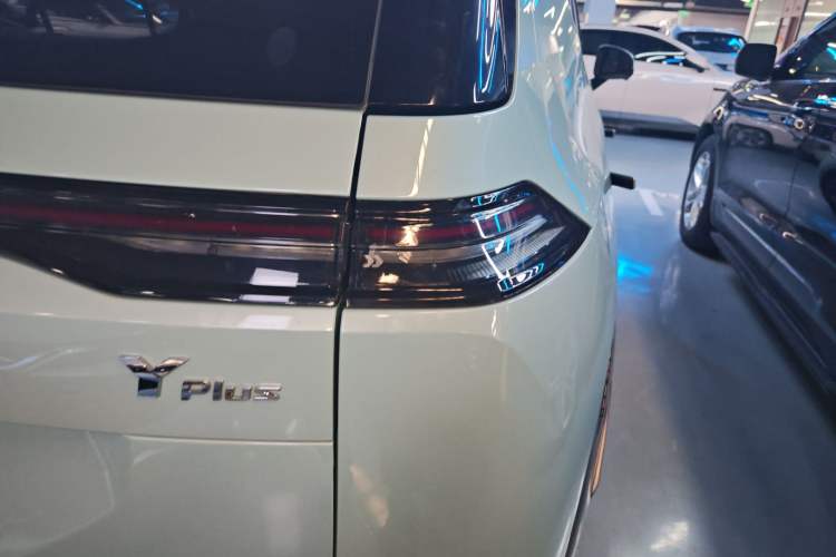 Used AION Y 2023 Plus 510 Tech Edition Right Rear Taillight