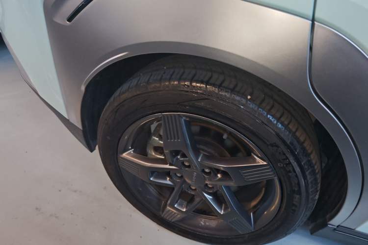 Used AION Y 2023 Plus 510 Tech Edition Right Rear Wheel Hub