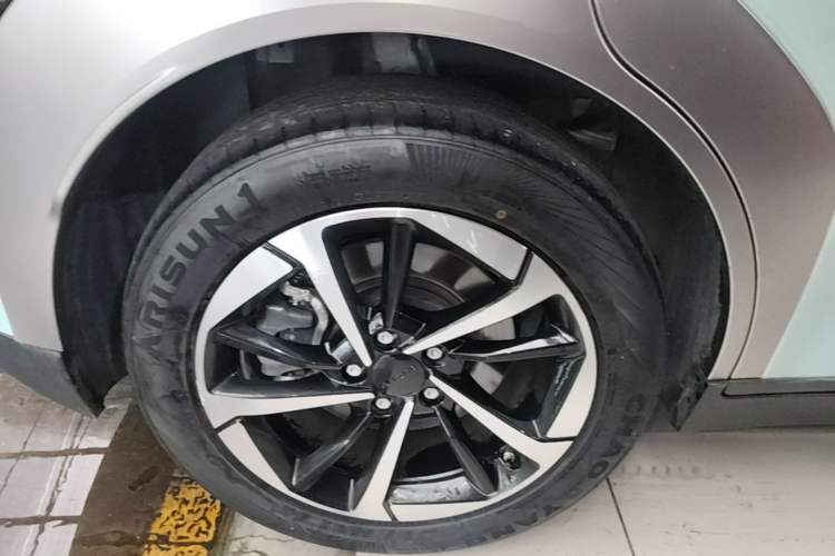 Used AION Y 2023 Plus 510 Smart Edition Right Rear Wheel Hub