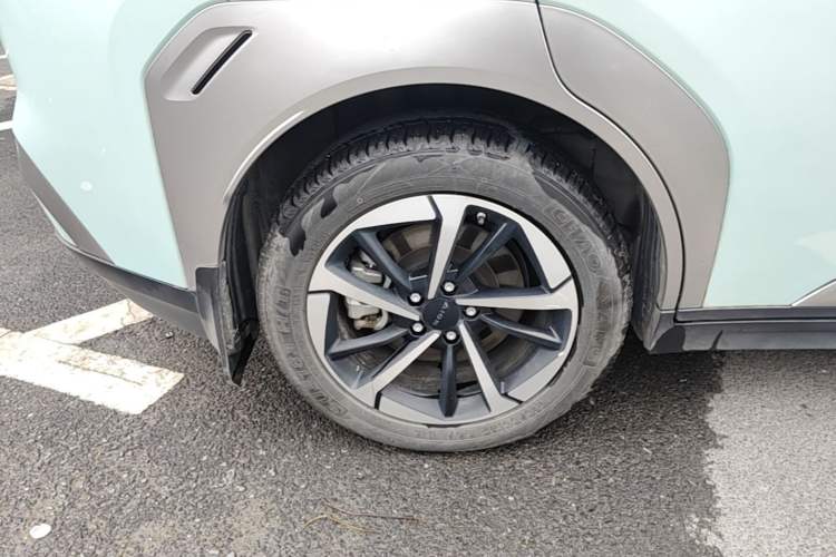 Used AION Y 2023 Plus 510 Smart Edition Right Rear Wheel Hub