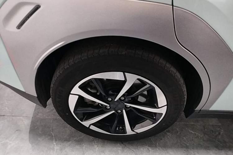Used AION Y 2023 Plus 510 Smart Edition Right Rear Wheel Hub
