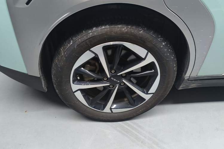 Used AION Y 2023 Plus 510 Smart Edition Right Rear Wheel Hub