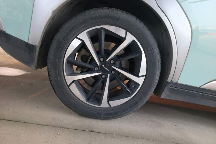 Used AION Y 2023 Plus 510 Smart Edition Right Rear Wheel Hub