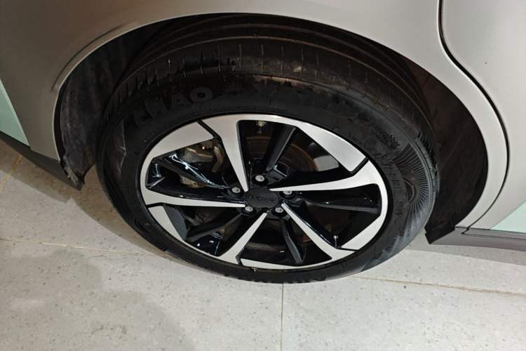 Used AION Y 2023 Plus 510 Smart Edition Right Rear Wheel Hub
