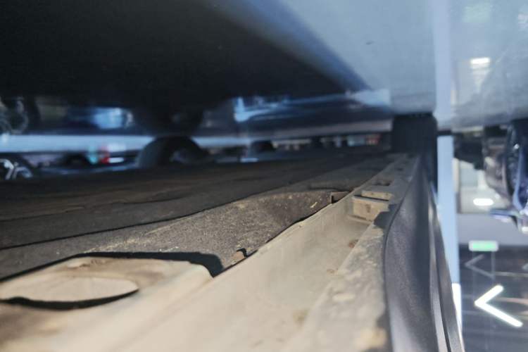 Used AION Y 2023 Plus 510 Tech Edition Right Side Sill
