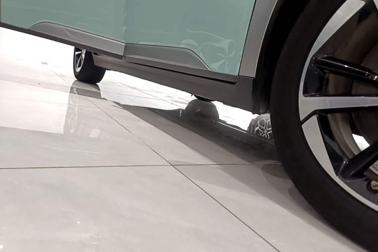 Used AION Y 2023 Plus 510 Smart Edition Right Side Sill