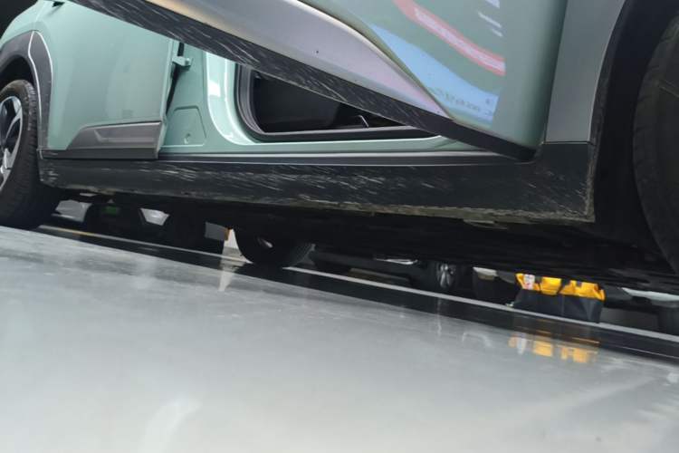 Used AION Y 2023 Plus 510 Smart Edition Right Side Sill
