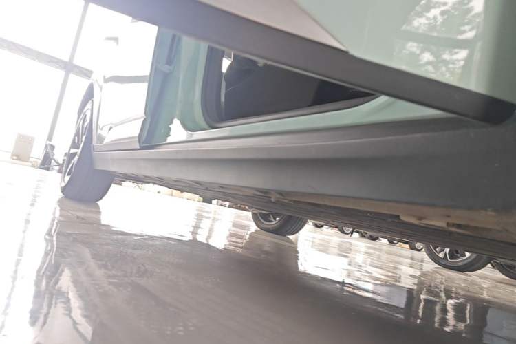 Used AION Y 2023 Plus 610 Smart Edition Ternary Lithium Right Side Sill