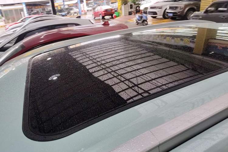 Used AION Y 2023 Plus 510 Smart Edition Roof