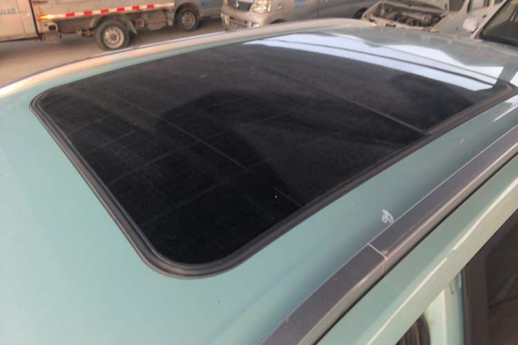 Used AION Y 2023 Plus 510 Smart Edition Roof