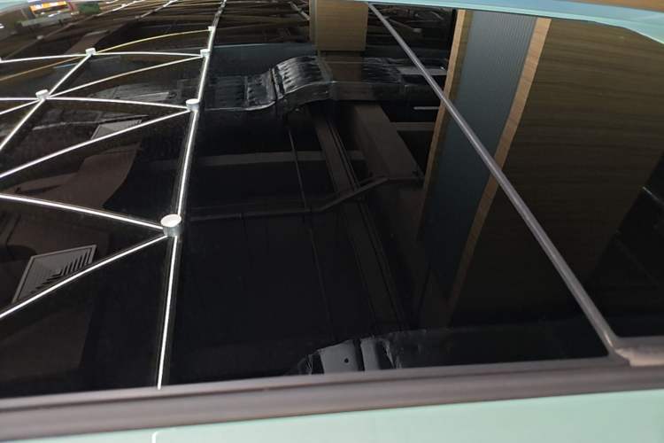 Used AION Y 2023 Plus 510 Smart Edition Roof