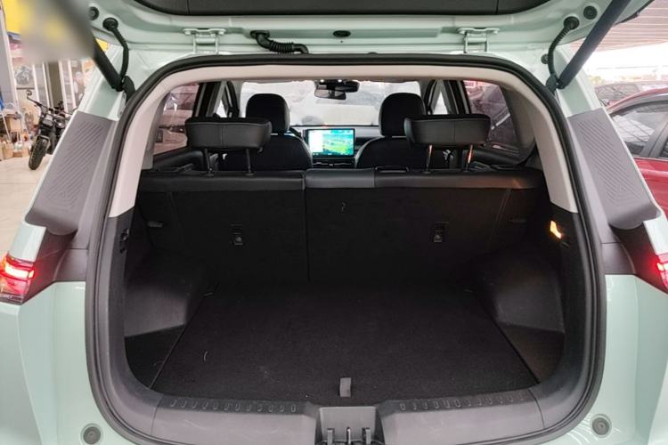 Used AION Y 2023 Plus 510 Smart Edition Trunk