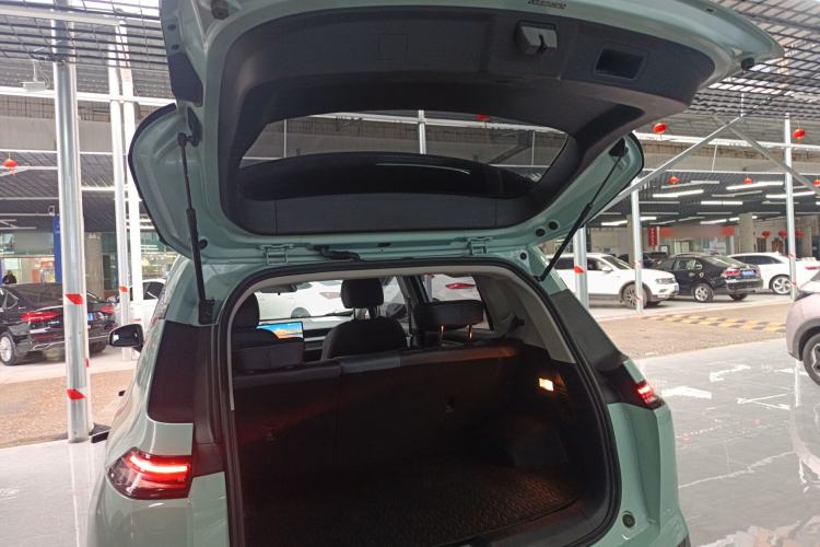 Used AION Y 2023 Younger Trunk