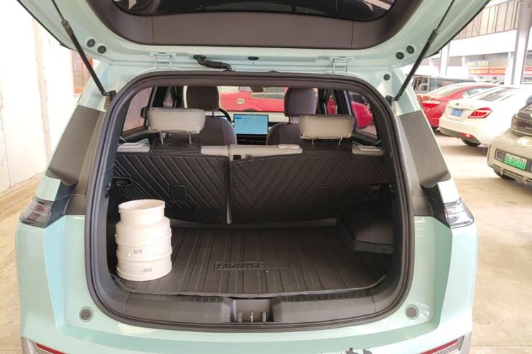 Used AION Y 2023 Plus 510 Executive Edition Trunk