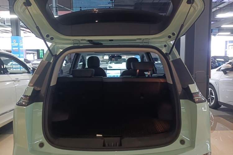 Used AION Y 2023 Younger Star Edition Trunk