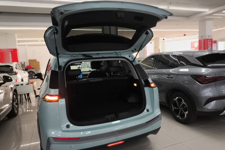 Used AION Y 2023 Younger Star Edition Trunk