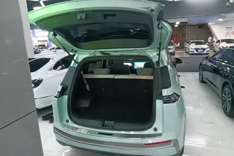 Used AION Y 2023 Younger Trunk