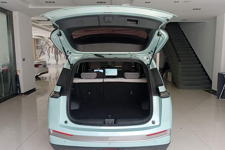Used AION Y 2023 Younger Trunk