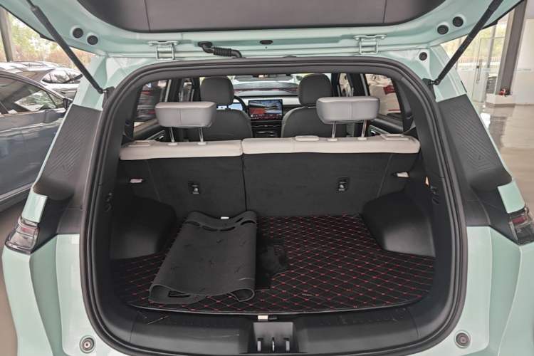 Used AION Y 2023 Plus 610 Smart Edition Ternary Lithium Trunk