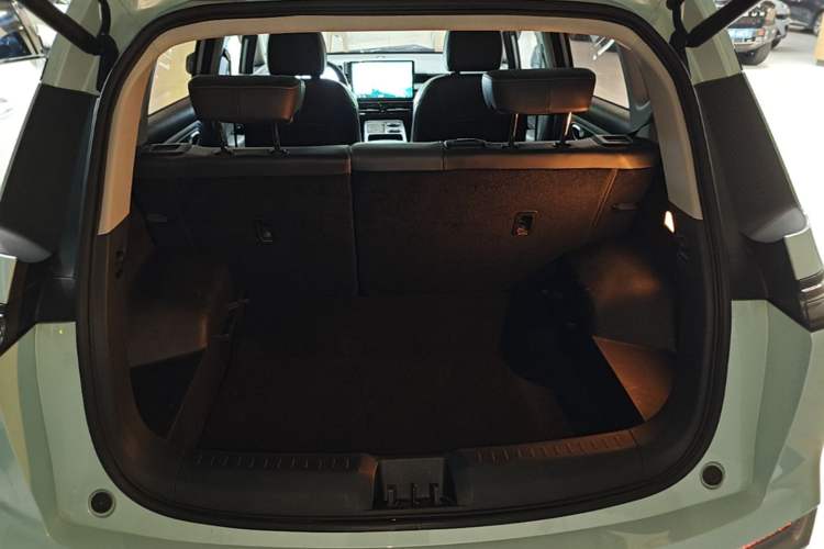 Used AION Y 2023 Plus 510 Smart Edition Trunk