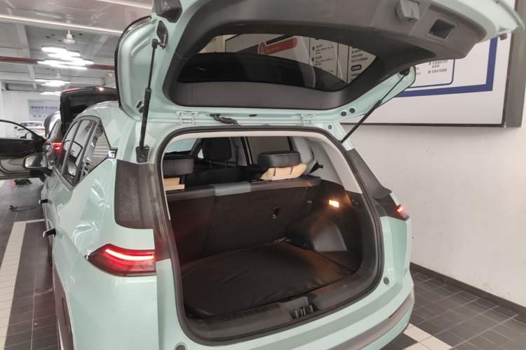 Used AION Y 2023 Plus 510 Smart Edition Trunk