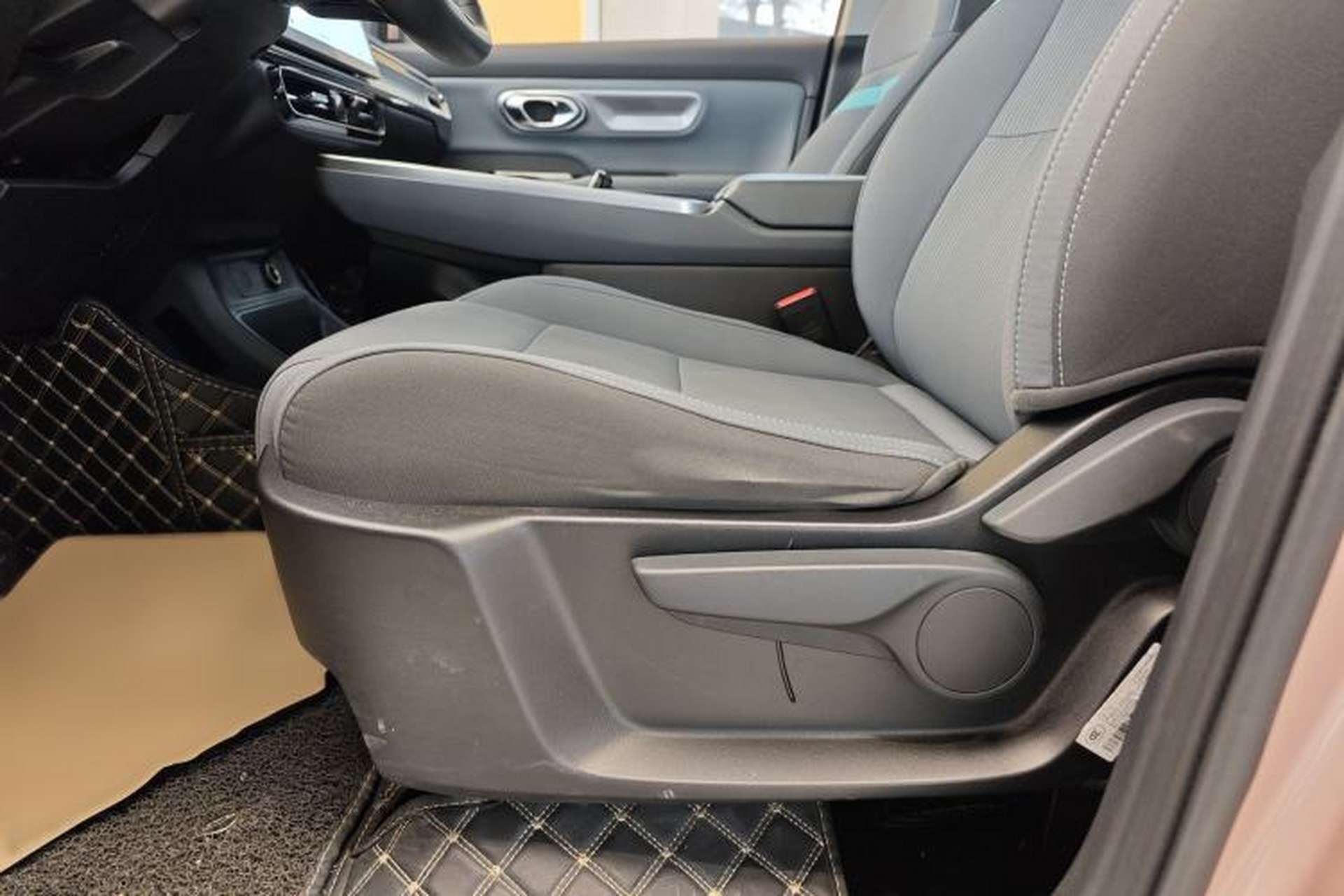 Used AION Y 2023 Younger Interior 12